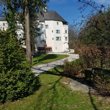 Schloss Hotel 3*